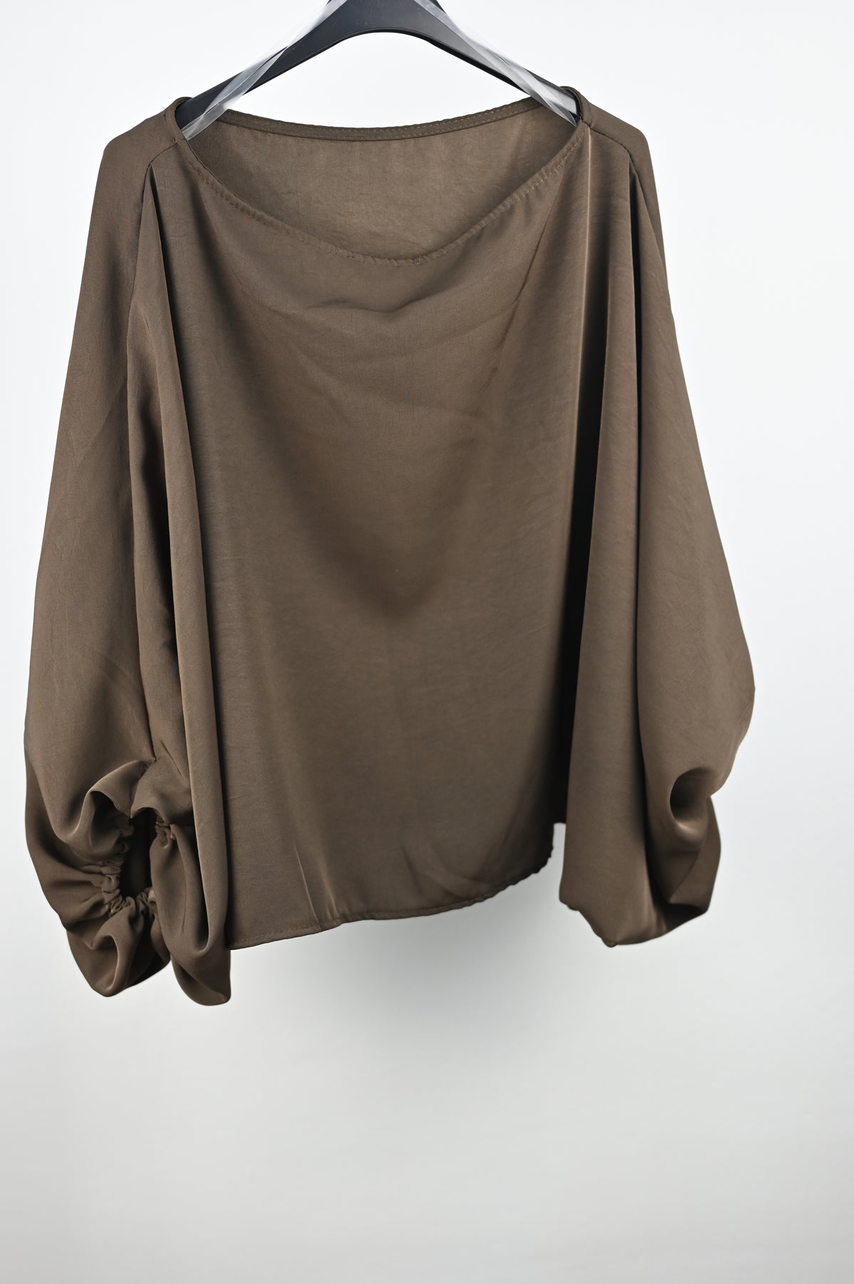 Blusa Satinada Manga Murciélago