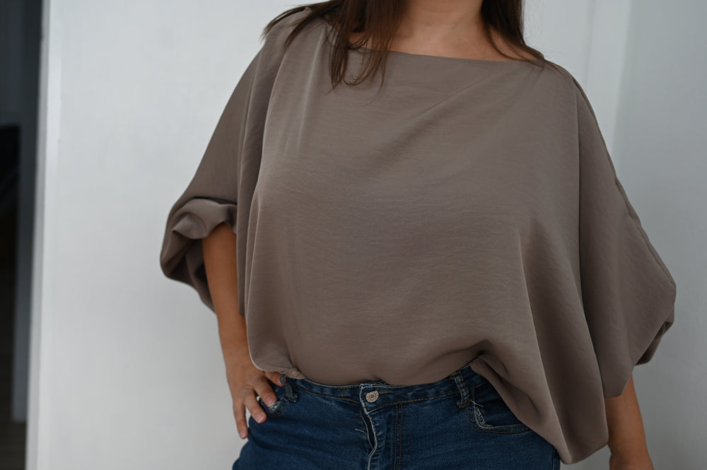 Blusa Satinada Manga Murciélago
