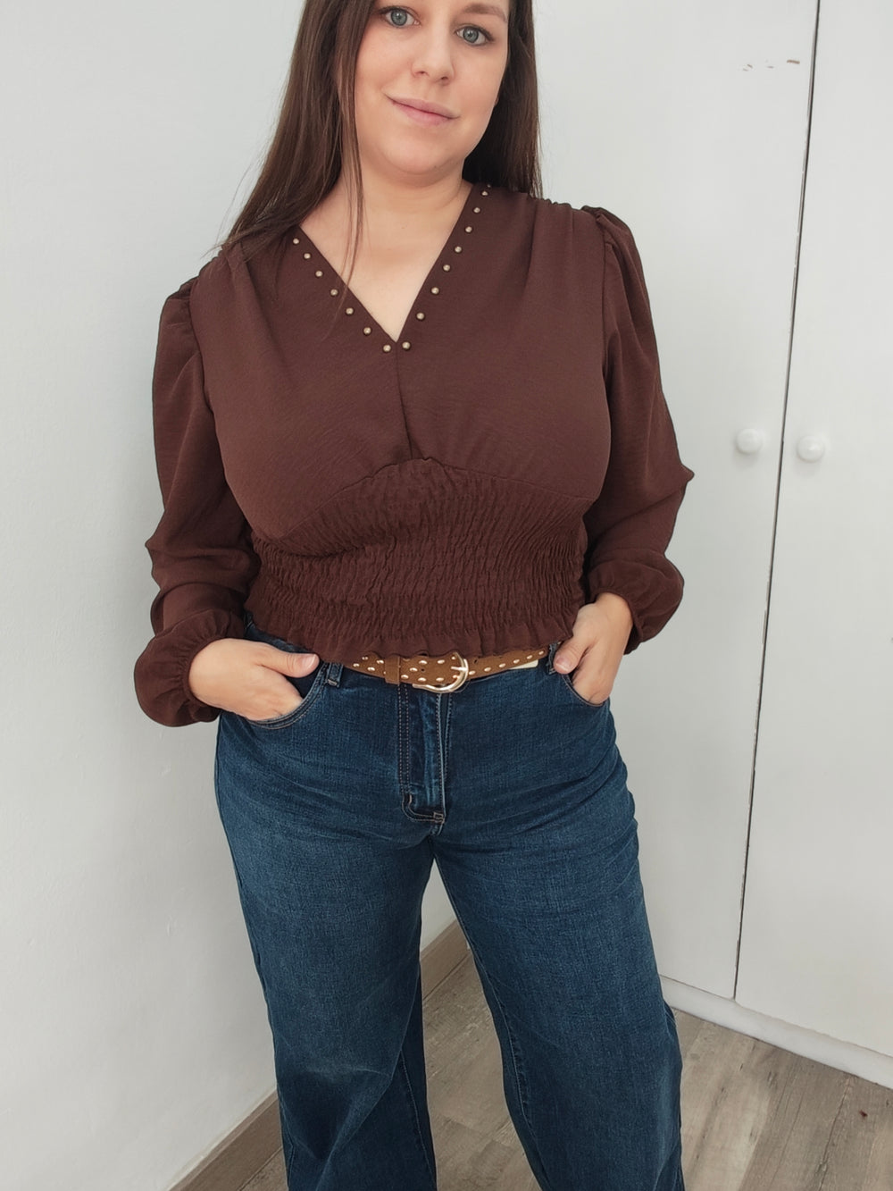 Blusa de escote en V y cintura elástica
