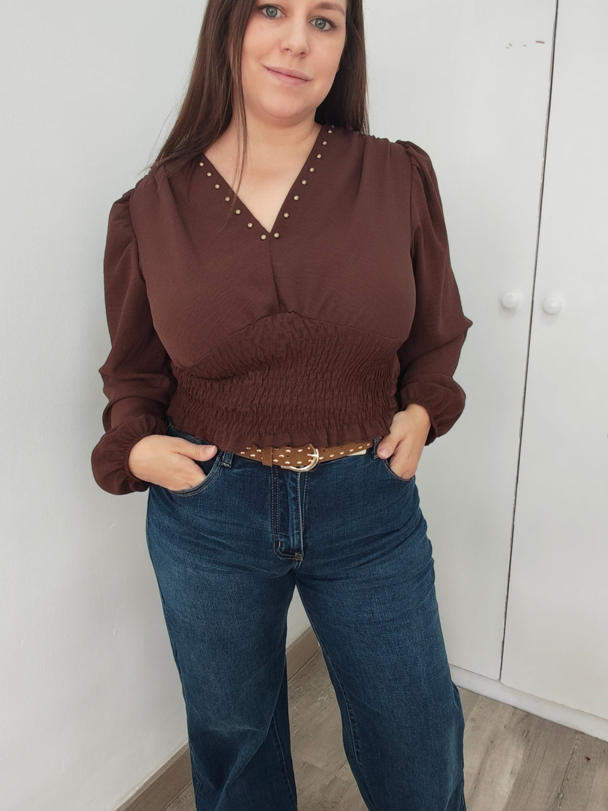 Blusa de escote en V y cintura elástica