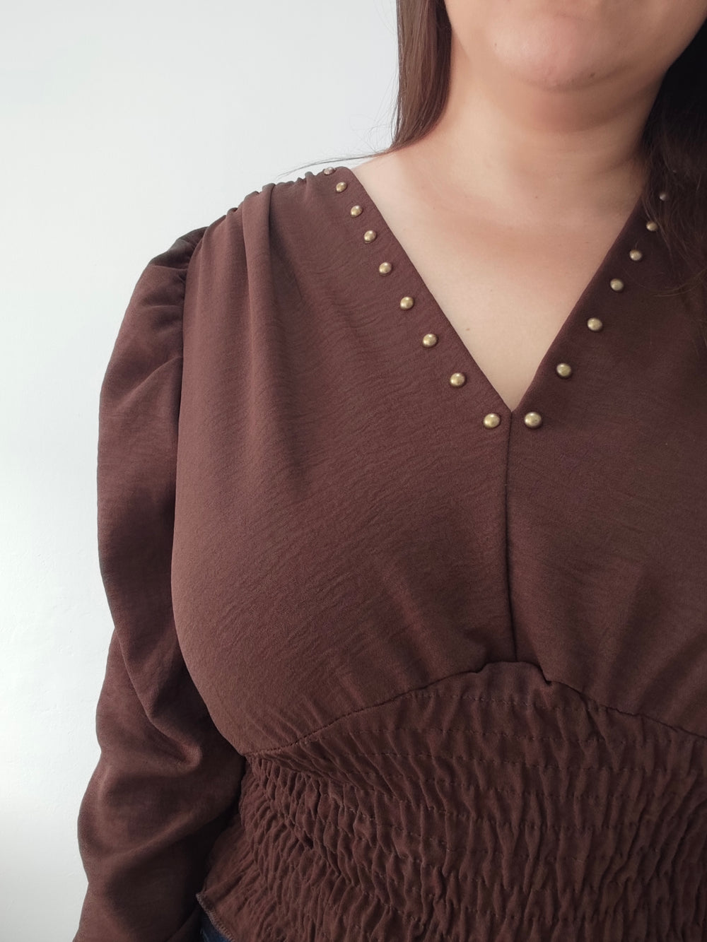 Blusa de escote en V y cintura elástica