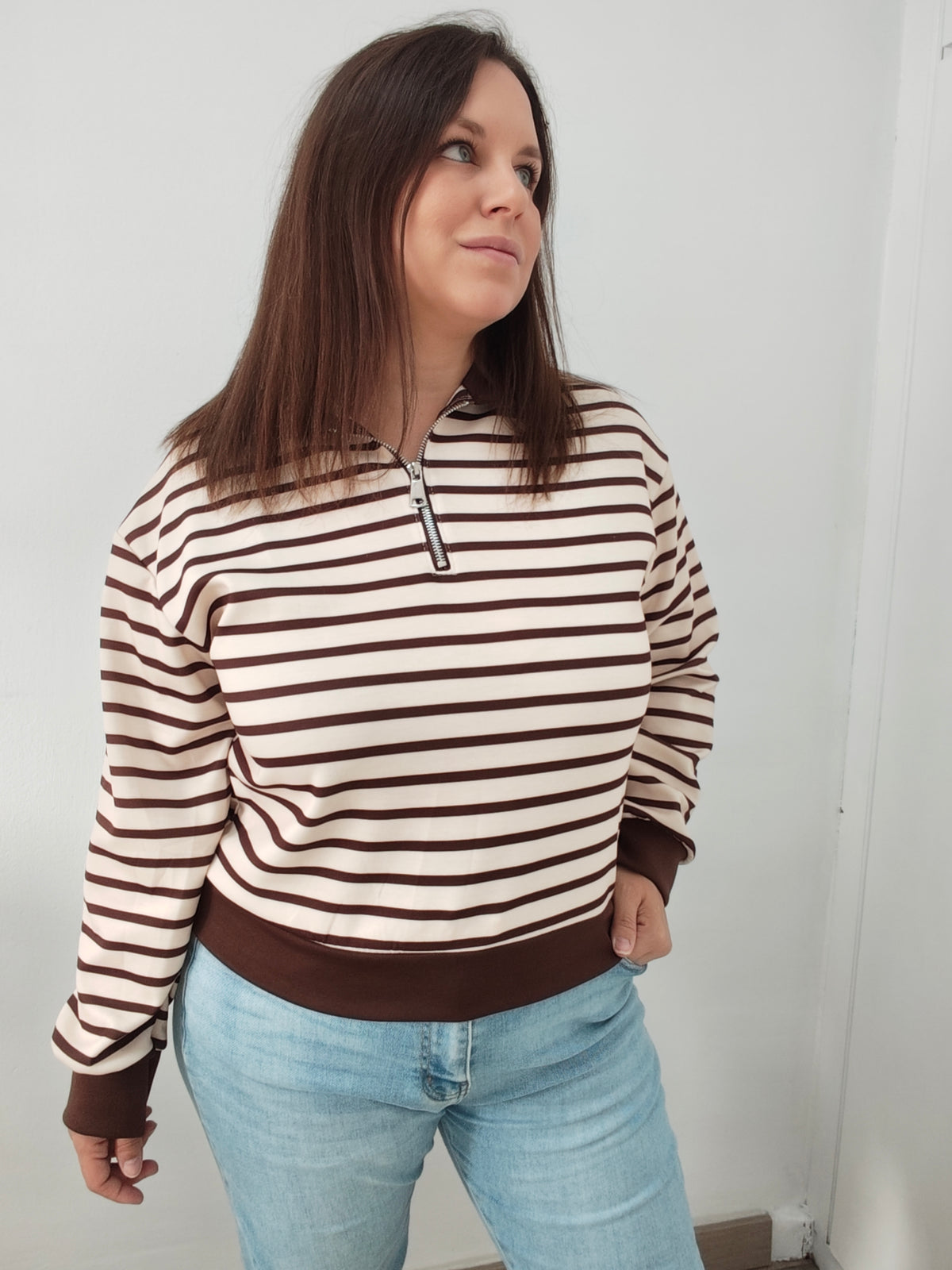 Sudadera de rayas con cuello polo y cremallera