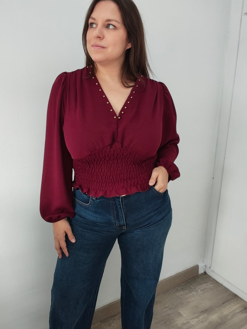 Blusa de escote en V y cintura elástica