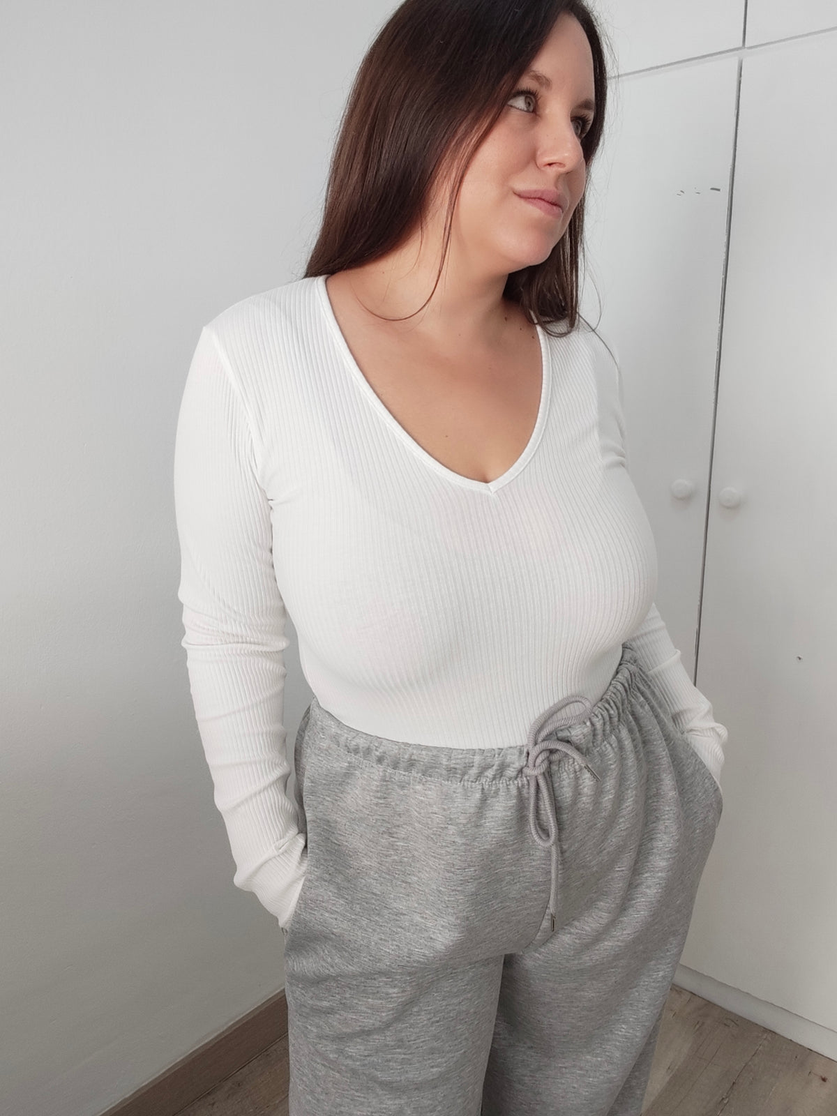 Camiseta de canalé con escote en V y manga larga