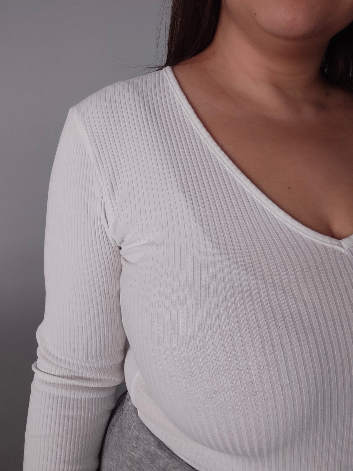 Camiseta de canalé con escote en V y manga larga