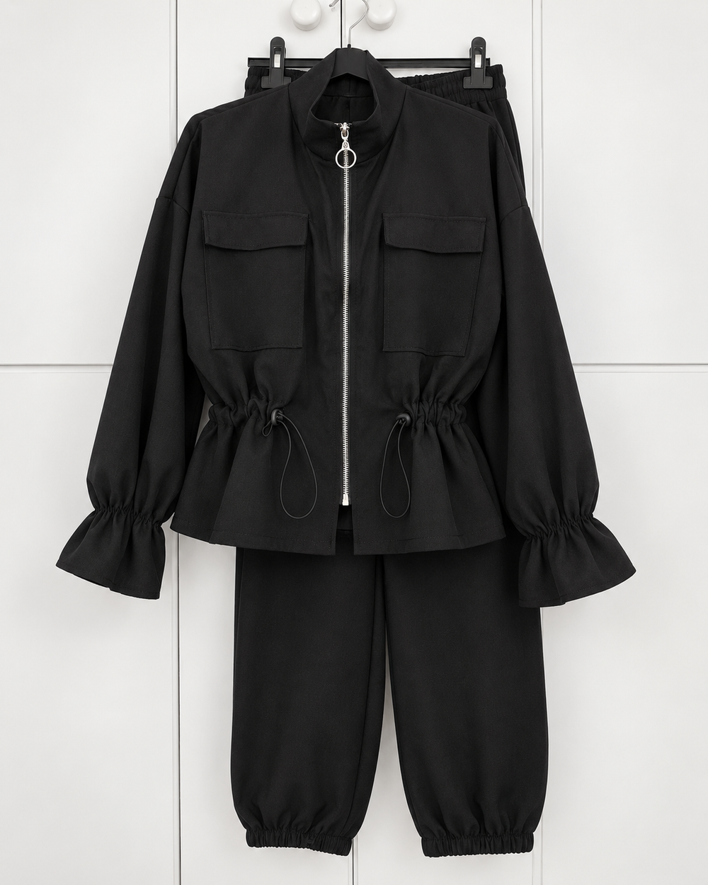 Conjunto de chaqueta con cremallera y pantalón cómodo