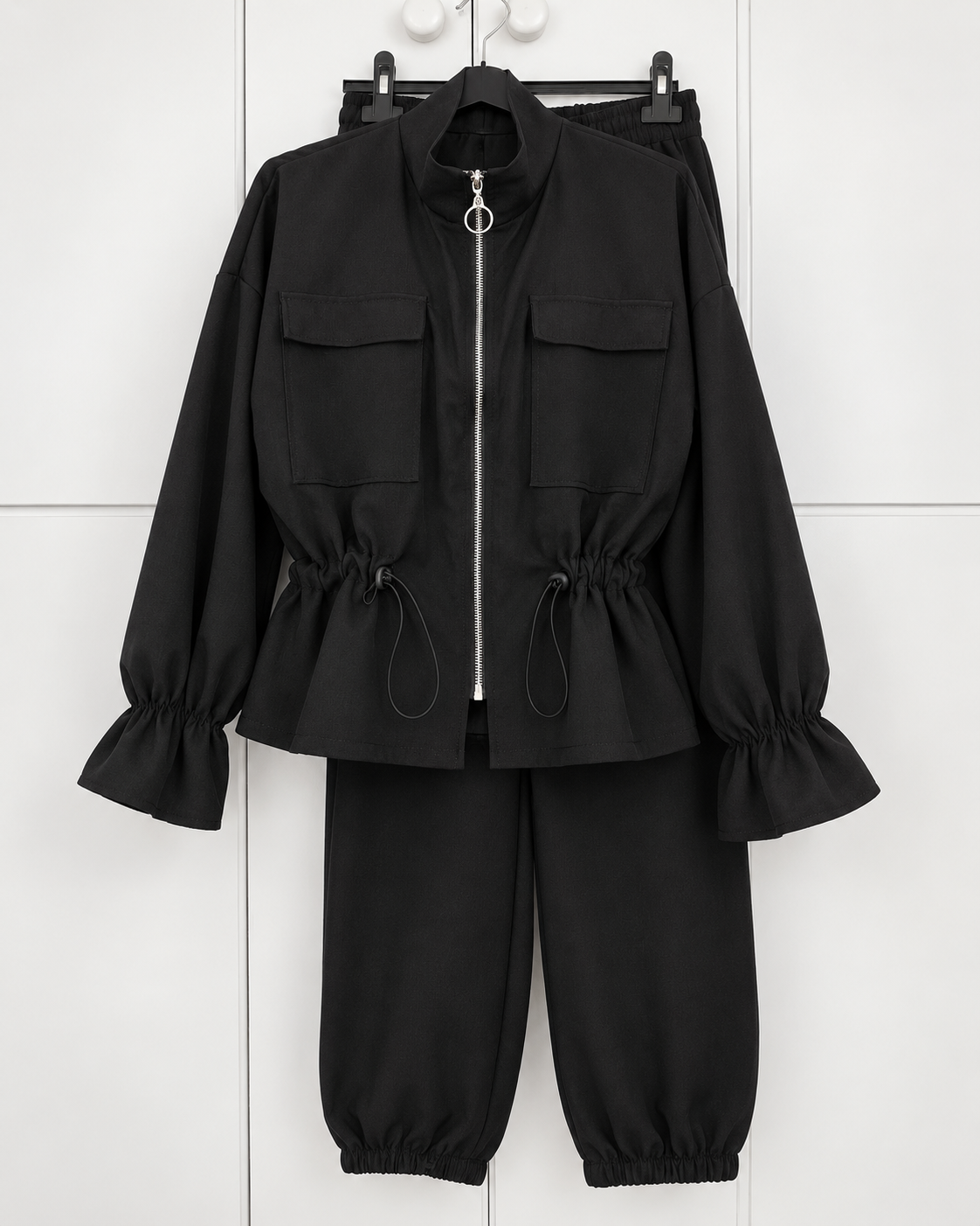 Conjunto de chaqueta con cremallera y pantalón cómodo
